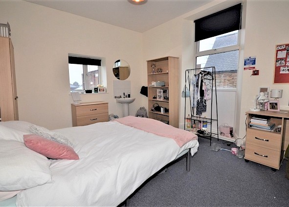 6, Clarke Dell, Botanical Gardens, Sheffield S10 2NR - 